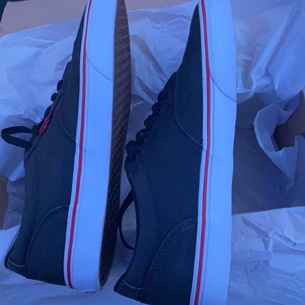 Vans - Picture 5 of 8